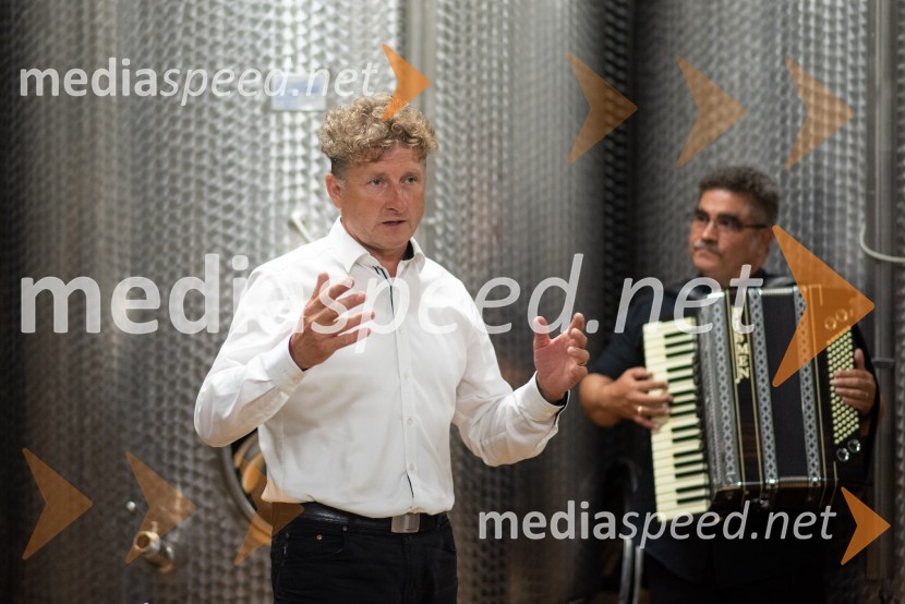 Vino je glasba, krstna uprizoritev kulturno enološkega doživetja