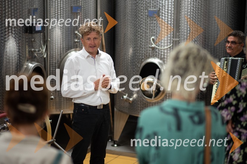 Vino je glasba, krstna uprizoritev kulturno enološkega doživetja