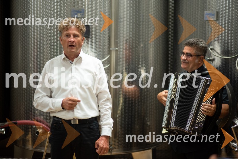 Vino je glasba, krstna uprizoritev kulturno enološkega doživetja