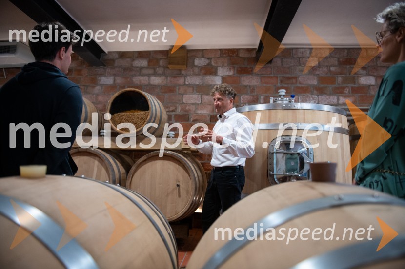 Vino je glasba, krstna uprizoritev kulturno enološkega doživetja