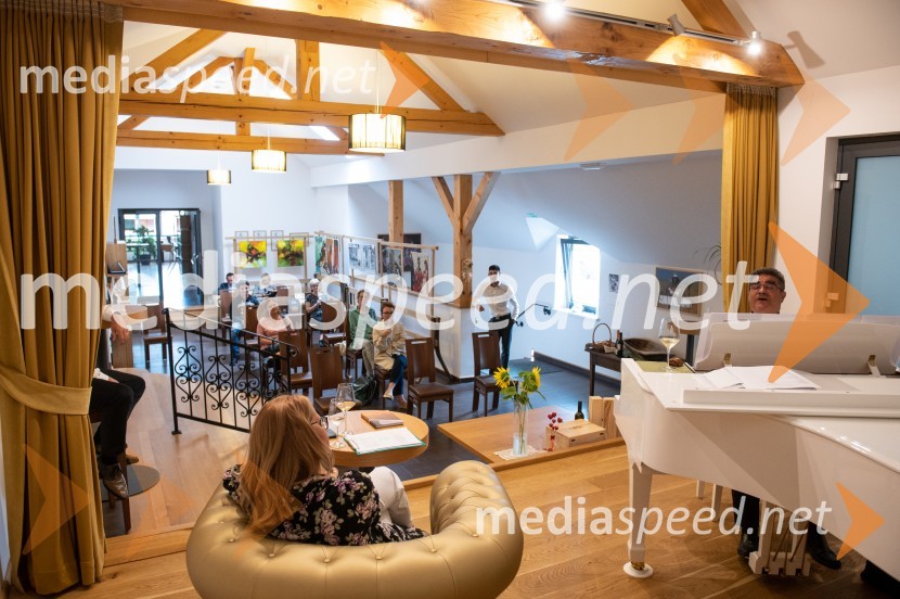 Vino je glasba, krstna uprizoritev kulturno enološkega doživetja