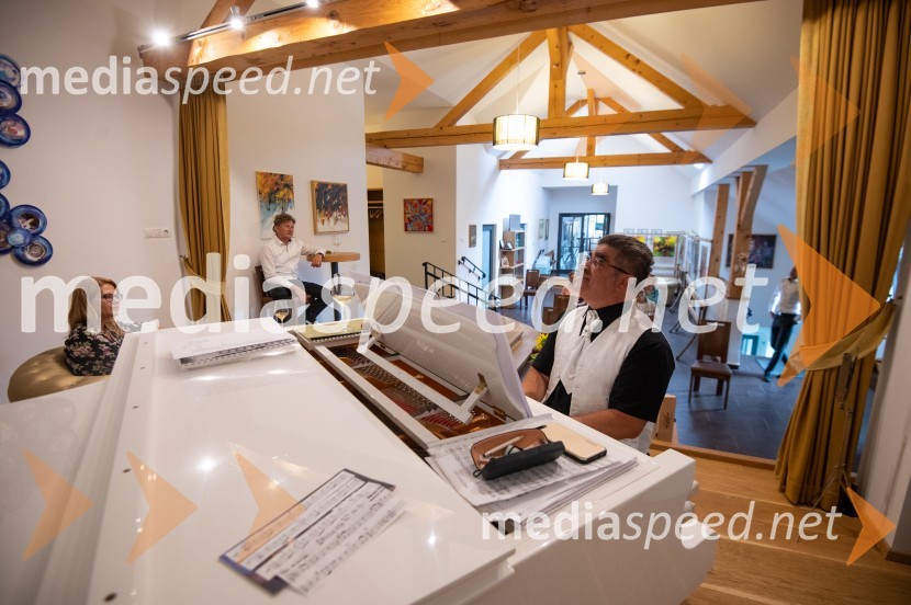 Vino je glasba, krstna uprizoritev kulturno enološkega doživetja