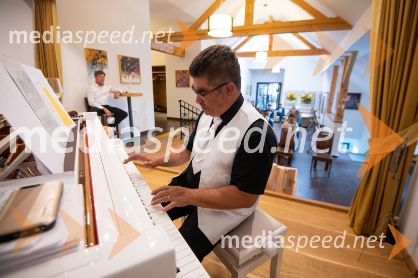 Vino je glasba, krstna uprizoritev kulturno enološkega doživetja