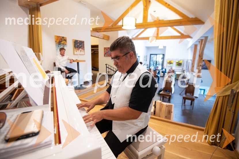 Vino je glasba, krstna uprizoritev kulturno enološkega doživetja