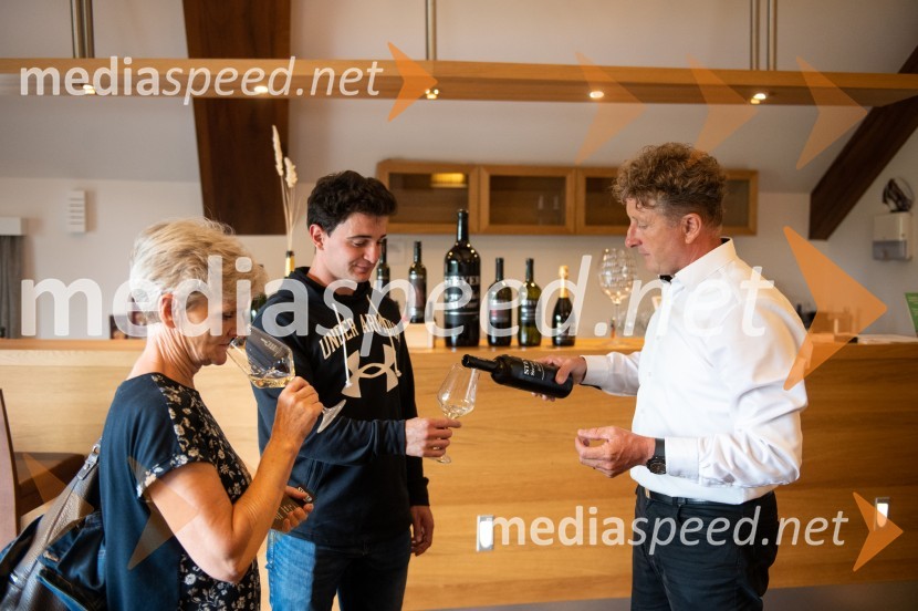 Vino je glasba, krstna uprizoritev kulturno enološkega doživetja