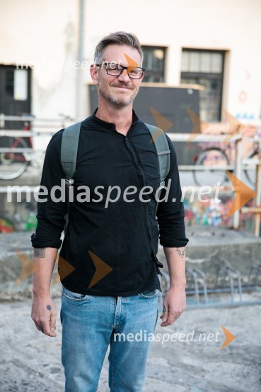  Tibor Mihelič Syed, direktor, Slovensko mladinsko gledališčeSolo, projekt Nine Rajič Kranjac, Nova pošta, Slovensko mladinsko gledališče