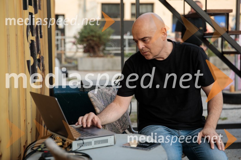 Solo, projekt Nine Rajič Kranjac, Nova pošta, Slovensko mladinsko gledališče