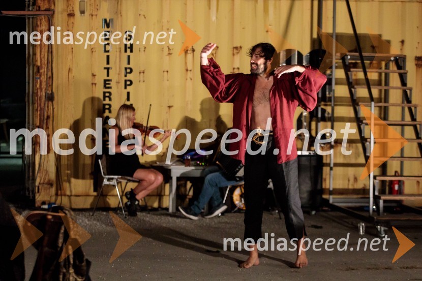 Solo, projekt Nine Rajič Kranjac, Nova pošta, Slovensko mladinsko gledališče