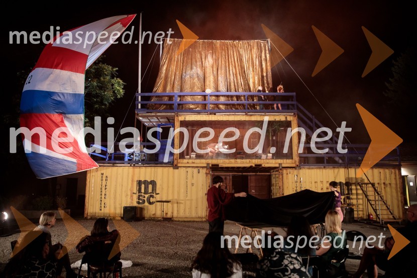 Solo, projekt Nine Rajič Kranjac, Nova pošta, Slovensko mladinsko gledališče