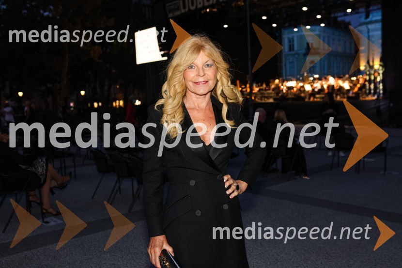  Darja Kuhar Kotnik, soustanoviteljica in podpredsednica Društva za zdravje narodaTenorist in skladatelj José Cura z gosti, Festival Ljubljana 2021