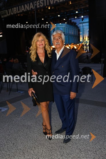  Darja Kuhar Kotnik, soustanoviteljica in podpredsednica Društva za zdravje naroda;  Rajko Kotnik, državni pravobranilec, bivši predsednik Lions Ljubljana RožnikTenorist in skladatelj José Cura z gosti, Festival Ljubljana 2021