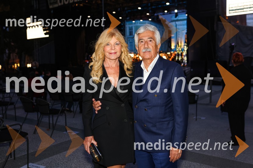  Darja Kuhar Kotnik, soustanoviteljica in podpredsednica Društva za zdravje naroda;  Rajko Kotnik, državni pravobranilec, bivši predsednik Lions Ljubljana RožnikTenorist in skladatelj José Cura z gosti, Festival Ljubljana 2021