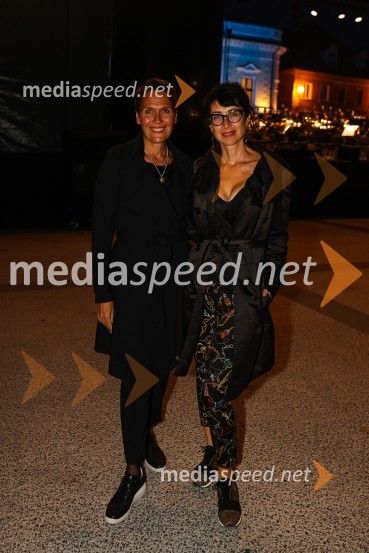  Andrea Volenik, direktorica, Volenik d.o.o.; Dr. Jerca Legan Cvikl, antropologinja in predsednica Fundacije Femmes Sans FronitièresTenorist in skladatelj José Cura z gosti, Festival Ljubljana 2021