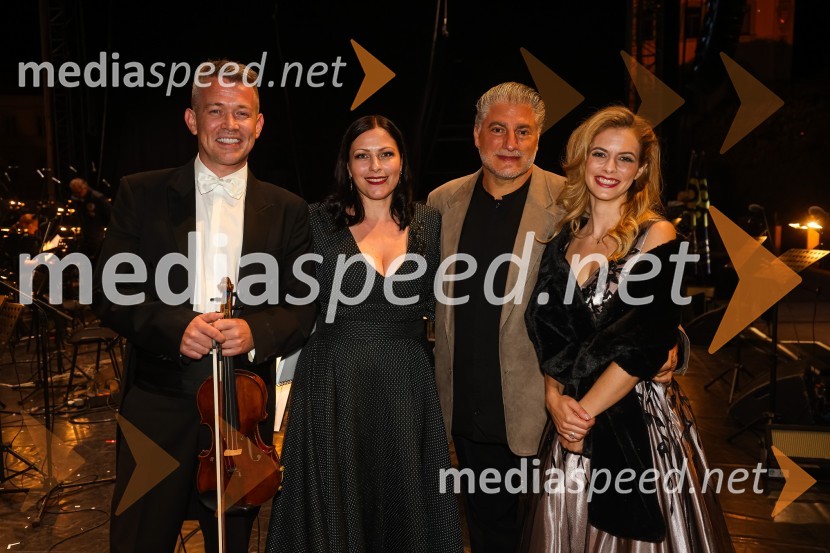  ... ;  Nuška Drašček, pevka;  José Cura, tenorist;  Elisa  Balbo, sopranistkaTenorist in skladatelj José Cura z gosti, Festival Ljubljana 2021