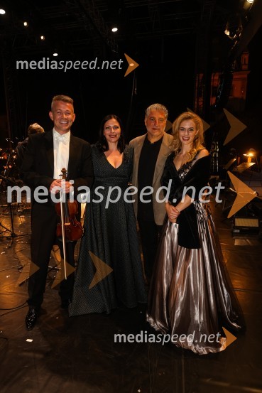  ... ;  Nuška Drašček, pevka;  José Cura, tenorist;  Elisa  Balbo, sopranistkaTenorist in skladatelj José Cura z gosti, Festival Ljubljana 2021