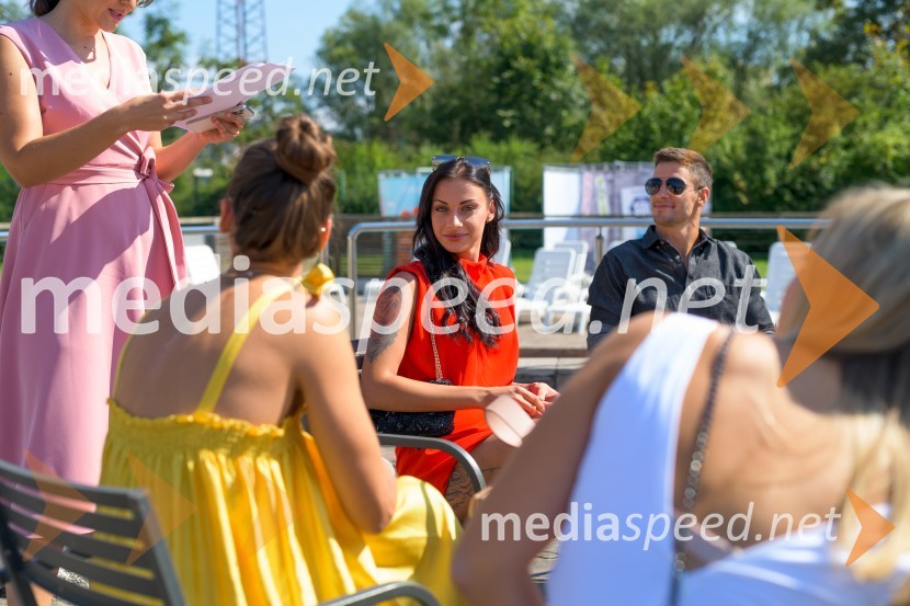  Marjanca Polutnik, fotomodel in osebna trenerka;  Franko Bajc, zmagovalec resničnostnega šova Kmetija 2018Predstavitev Exatlon tekmovalcev 2021