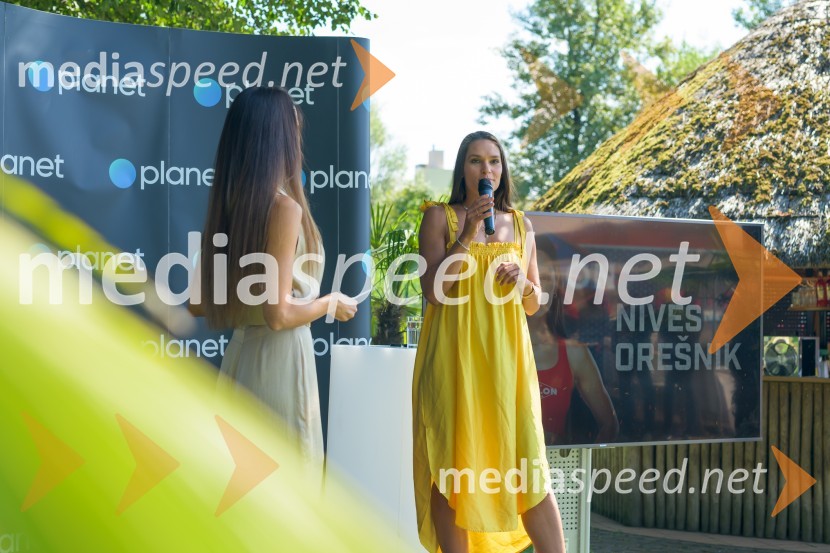  Tina Gaber, fotomodel;  Nives Orešnik, fotomodel, fitnes trenerka, nekdanja Miss SlovenijePredstavitev Exatlon tekmovalcev 2021