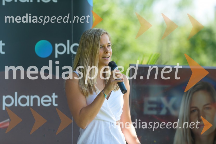  Pina Umek, nekdanja umetnostna drsalka in osebna trenerkaPredstavitev Exatlon tekmovalcev 2021