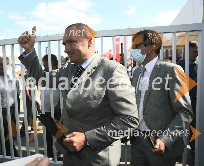 dr. Jože Podgoršek, agrarni ekonom in politik, minister za kmetijstvo, gozdarstvo in prehrano;  Luka Kočevar, vodja Službe za odnose z javnostmi in promocijo, Ministrstvo za kmetijstvo in okoljeProtest kmetov v Gornji Radgoni