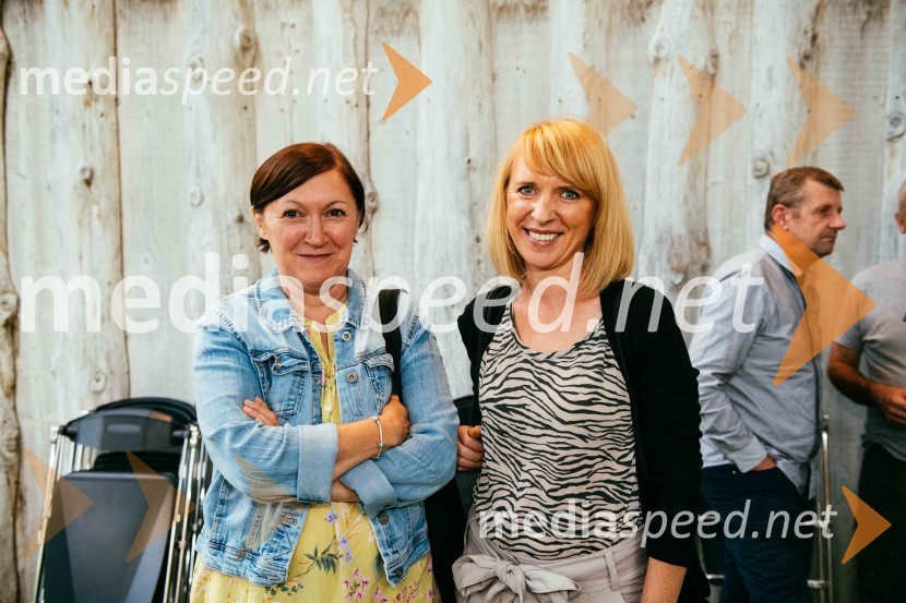 Simona Škrabec in Slavko Bobovnik na vrtu Škrabčeve domačije