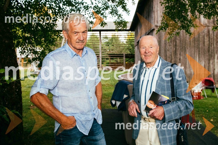  Slavko Bobovnik, novinar in TV voditelj;  ... Simona Škrabec in Slavko Bobovnik na vrtu Škrabčeve domačije