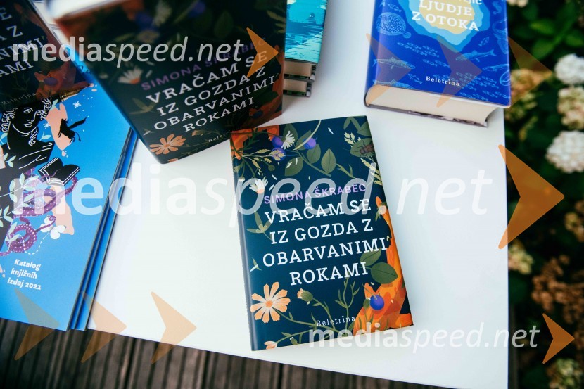 Simona Škrabec in Slavko Bobovnik na vrtu Škrabčeve domačije