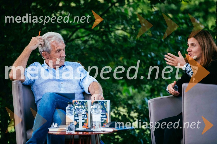  Slavko Bobovnik, novinar in TV voditelj;  Simona Škrabec, literarna zgodovinarkaSimona Škrabec in Slavko Bobovnik na vrtu Škrabčeve domačije