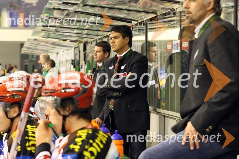 Klop hokejistov EC KAC s trenerjem Emanulom ViveirosomHokej: Liga Ebel, 18. krog: Tilia Olimpija - EC KAC