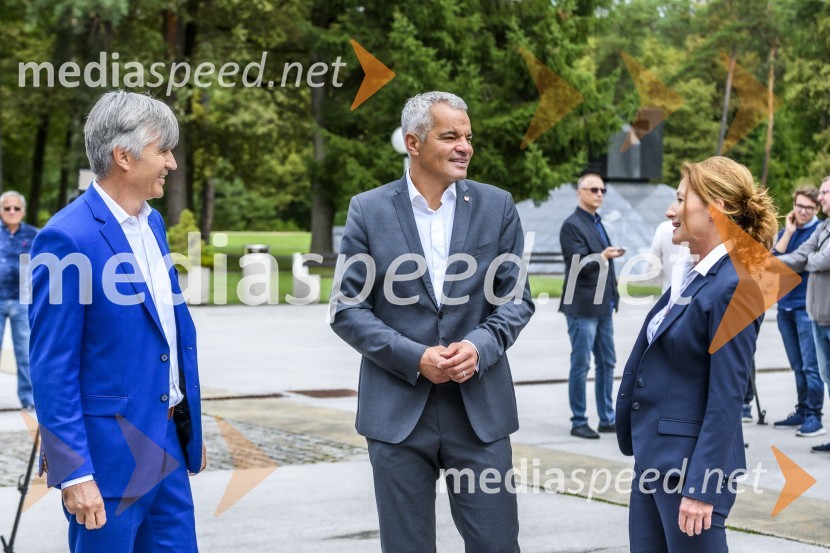 Otvoritev prizidka k upepeljevalnici na pokopališču Dobrava v Mariboru