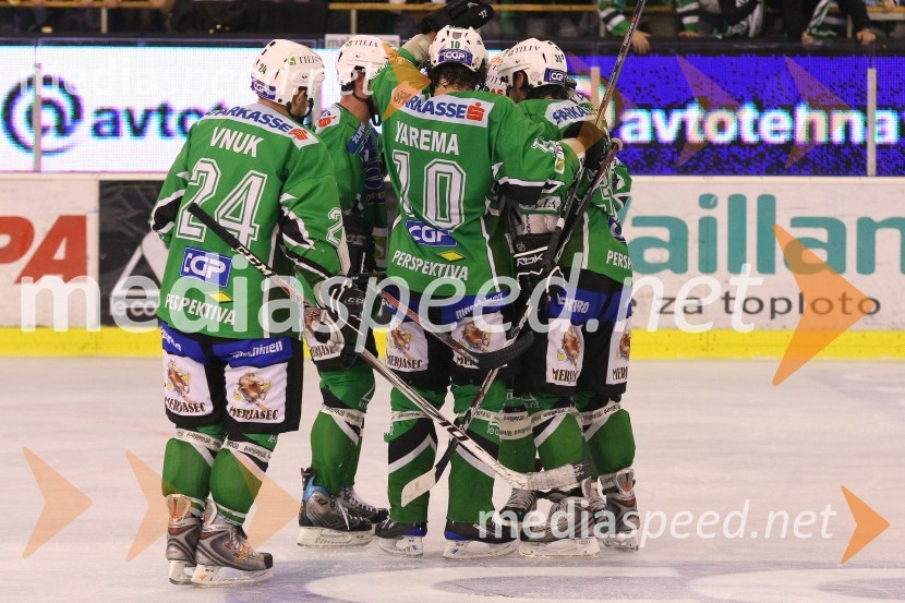 Veselje hokejistov Tilie Olimpije ob tretjem zadetkuHokej: Liga Ebel, 18. krog: Tilia Olimpija - EC KAC