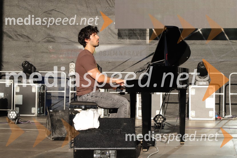  Evgeny Genchev, pianistKoncert Luke Šulića in Evgeny Gencheva