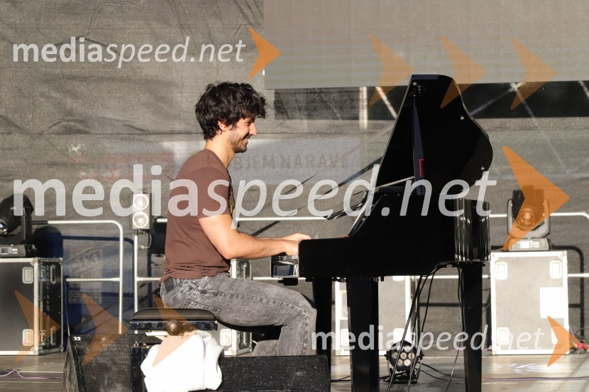  Evgeny Genchev, pianistKoncert Luke Šulića in Evgeny Gencheva