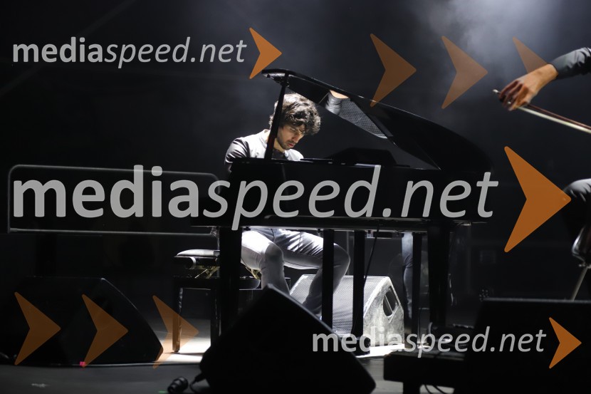  Evgeny Genchev, pianistKoncert Luke Šulića in Evgeny Gencheva