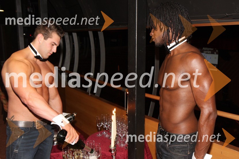 Člana skupine ChippendalesChippendales, ženski večer v Mondu