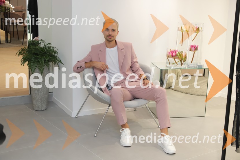 David Hojnik, modni oblikovalec DH fashionOtvoritev modnega ateljeja modnega oblikovalca Davida Hojnika