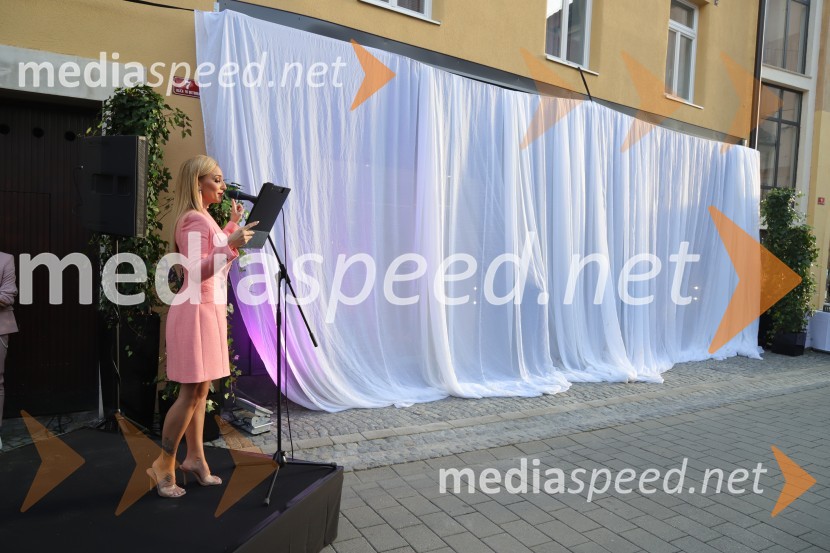  Jasmina - Mina Pal, tv voditeljica Otvoritev modnega ateljeja modnega oblikovalca Davida Hojnika