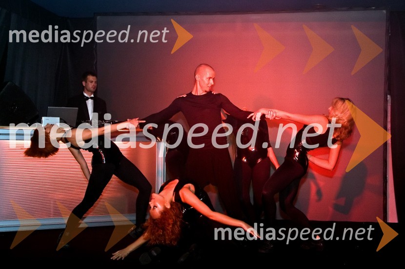 Premiera filma James Bond, Kvantum sočutja, after party, nastop plesne skupineKvantum sočutja, premiera filma Jamesa Bonda
