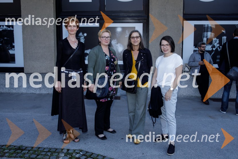  Lea Toman, vodja uprave, SLG Celje;  Urška Vouk, koordinatorka in organizatorka kulturnega programa v SLG Celje;  Jerneja Volfand, vodja programa SLG Celje;   Aleksandra  Štern, tehnična vodja SLG CeljeIn podgana se je smejala, premiera drame SLG Celje