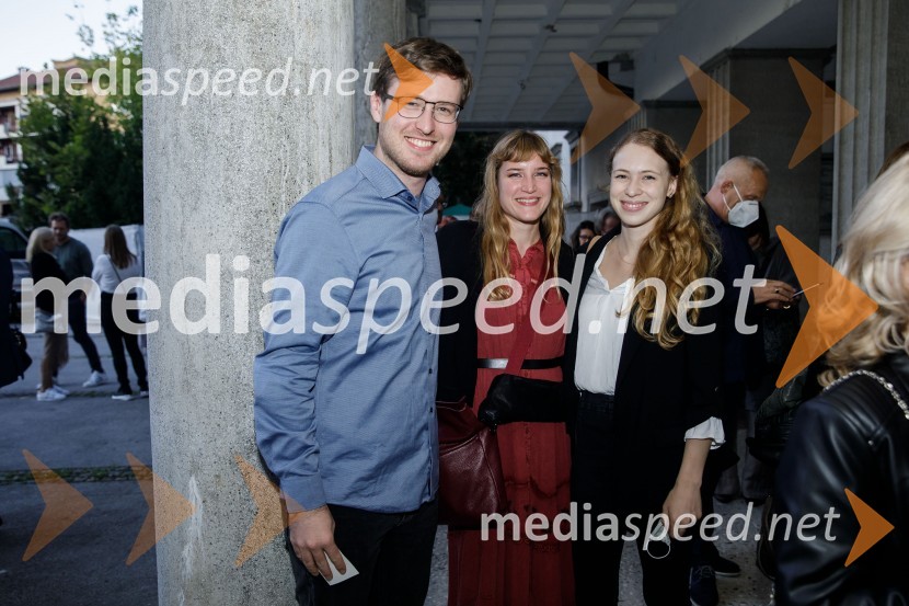  Leon Firšt, skladatelj;  ... ;  ... In podgana se je smejala, premiera drame SLG Celje