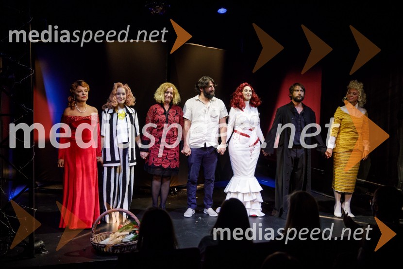  Jagoda Tovirac, igralka;  Lučka Počkaj, igralka; mag. Tina Kosi, upravnica SLG Celje;  Yonatan Esterkin, režiser;  Eva Stražar, igralka;  Andrej Murenc, igralec;  Manca  Ogorevc, igralkaIn podgana se je smejala, premiera drame SLG Celje