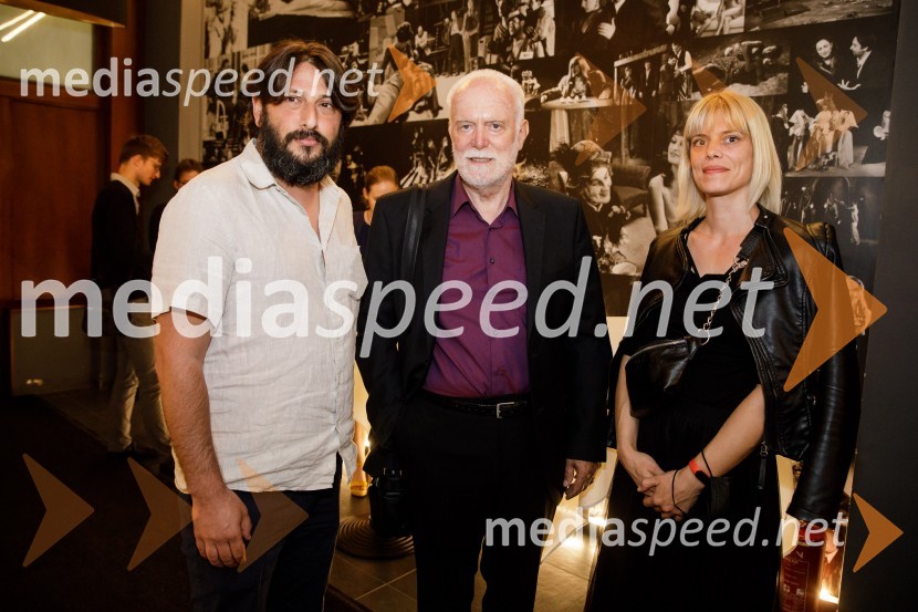 Yonatan Esterkin, režiser;  ... ;  ... In podgana se je smejala, premiera drame SLG Celje