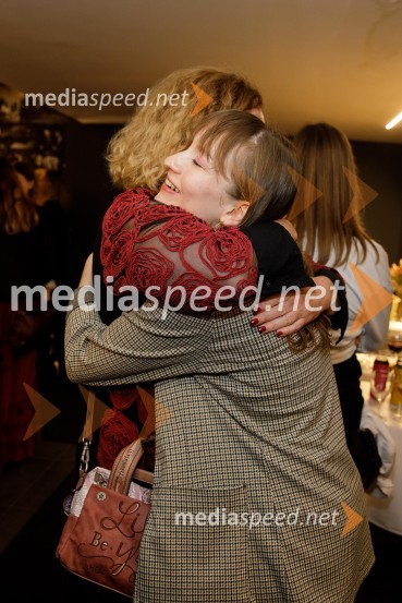 mag. Tina Kosi, upravnica SLG Celje;  Eva Stražar, igralkaIn podgana se je smejala, premiera drame SLG Celje
