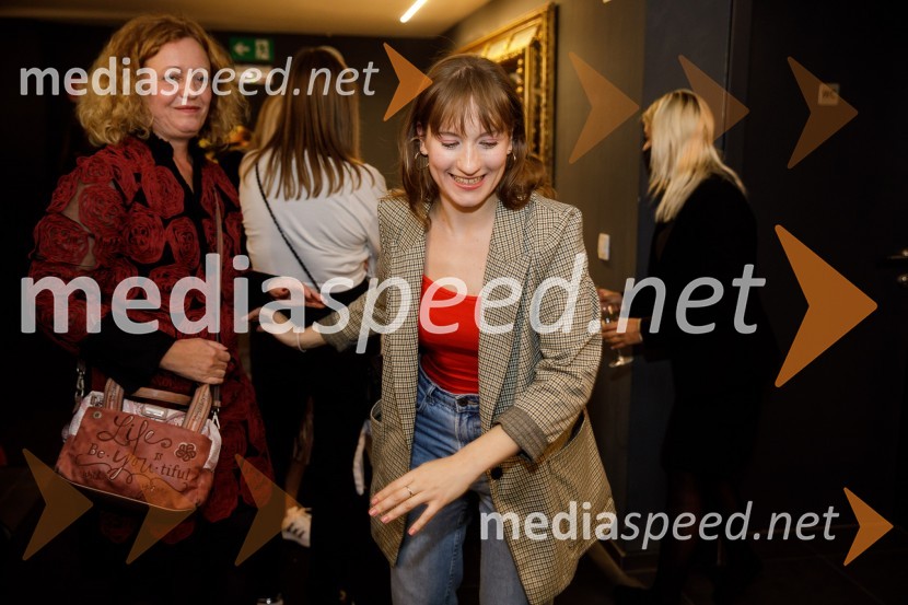 mag. Tina Kosi, upravnica SLG Celje;  Eva Stražar, igralkaIn podgana se je smejala, premiera drame SLG Celje