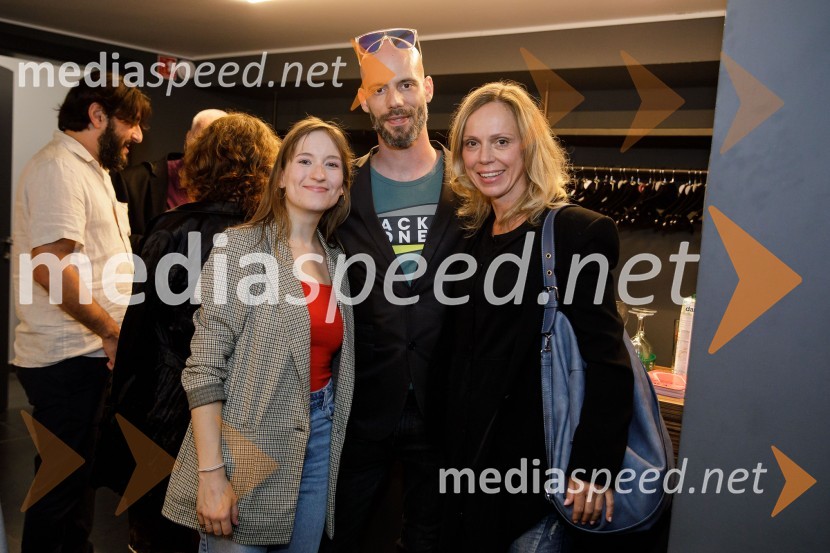  Eva Stražar, igralka;  ... ;  Manca  Ogorevc, igralkaIn podgana se je smejala, premiera drame SLG Celje