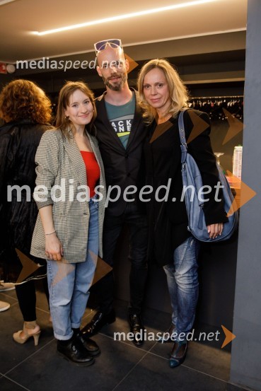  Eva Stražar, igralka;  ... ;  Manca  Ogorevc, igralkaIn podgana se je smejala, premiera drame SLG Celje