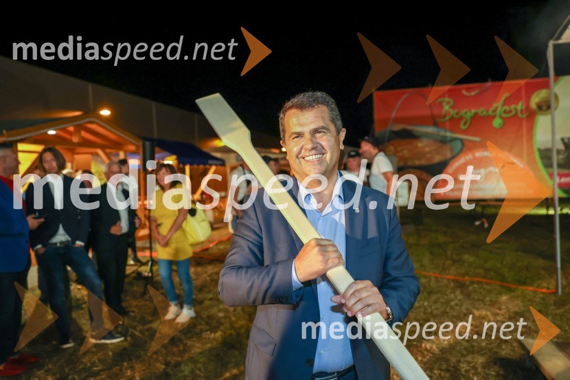  Janez Magyar, župan Občine LendavaV Lendavi rekorden bograč za Guinnessov rekord