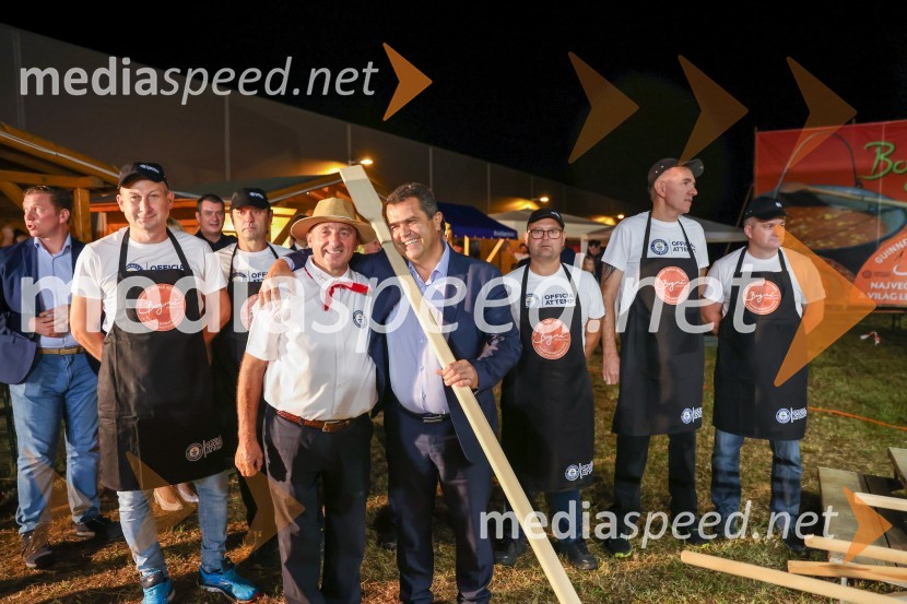 V Lendavi rekorden bograč za Guinnessov rekord