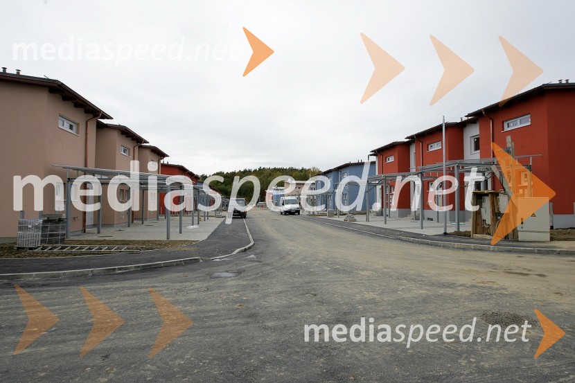 Vrstne hiše v BrezjuGradbišča nepremičnin