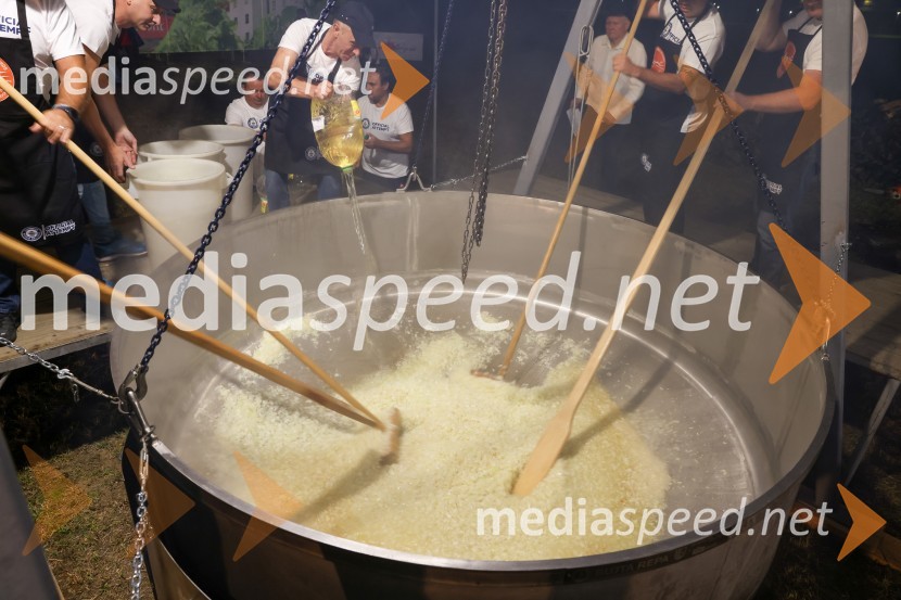 V Lendavi rekorden bograč za Guinnessov rekord