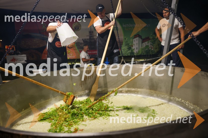 V Lendavi rekorden bograč za Guinnessov rekord